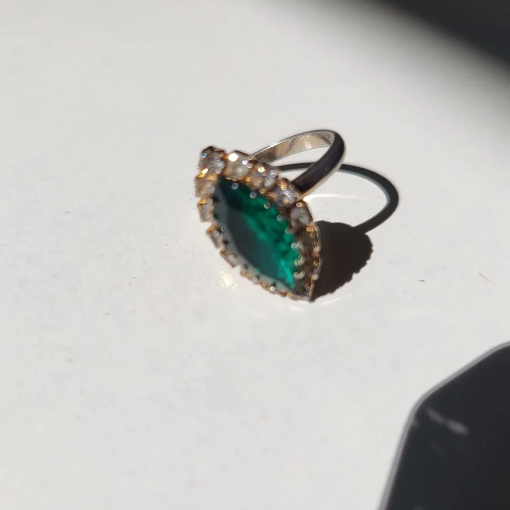 Vintage Marquise Emerald Green Glass Rhinestone Cocktail Ring Size 6 Silver - Picture 10 of 10